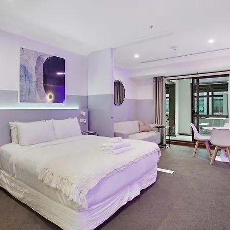 Cozy Studio Retreat In The City